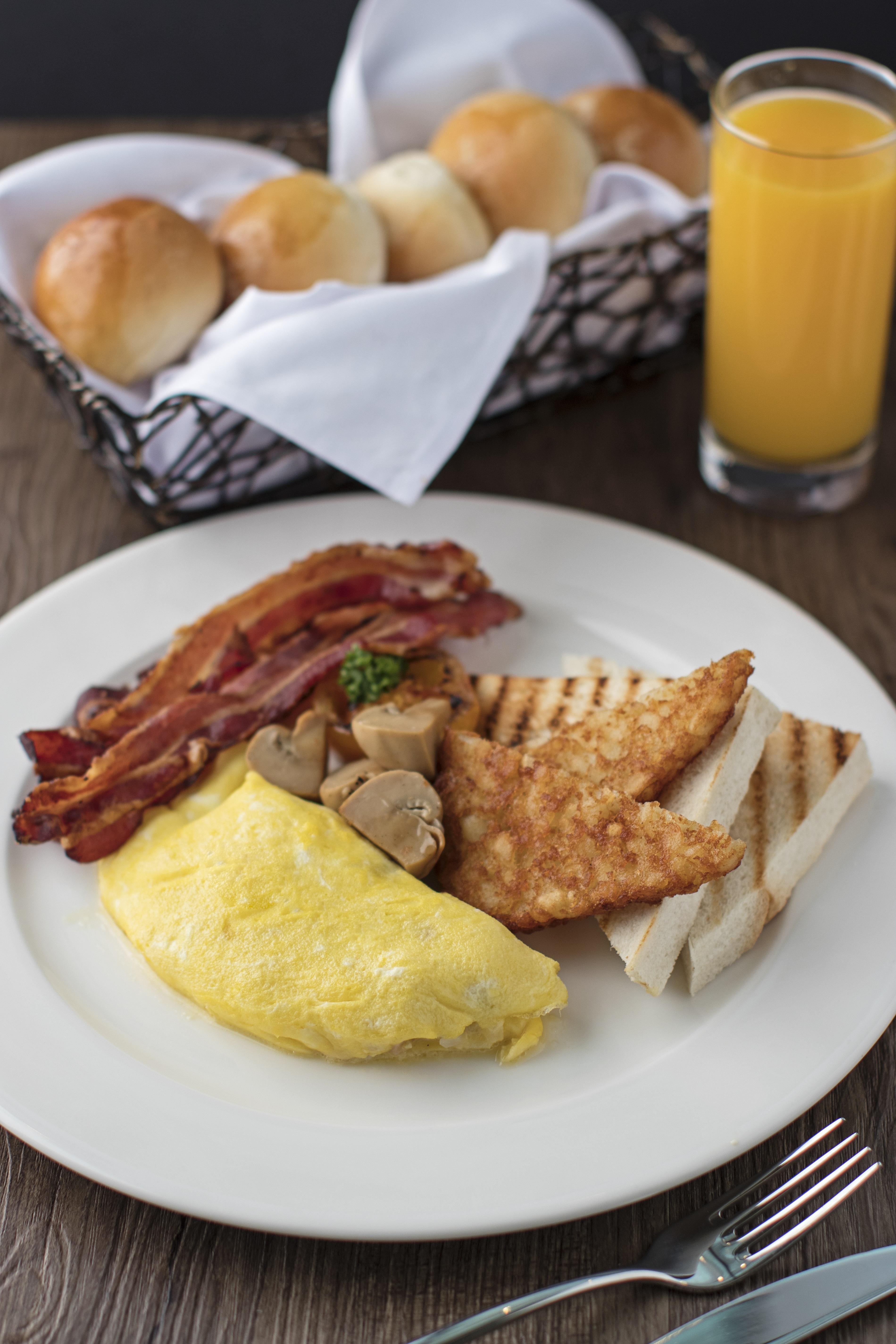 Seda Vertis North Quezon City Eksteriør billede A breakfast plate with bacon, eggs, and toast